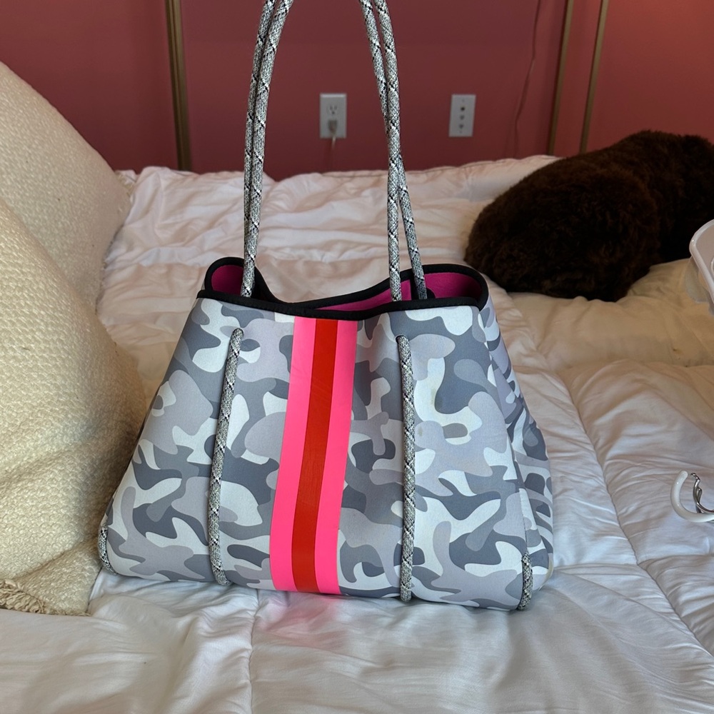 HAUTE SHORE Gray Camouflage Tote with Pink and Red Stripes